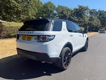 Used Land Rover Discovery Sport 2017 for sale - 79511381: Photo
