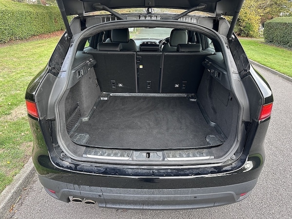 Used Jaguar F-Pace 2018 for sale - 76232396: Photo 6