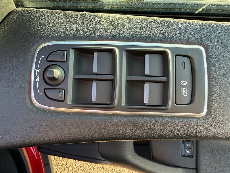 Used Jaguar F-Pace 2017 for sale - 76747982: Photo 32