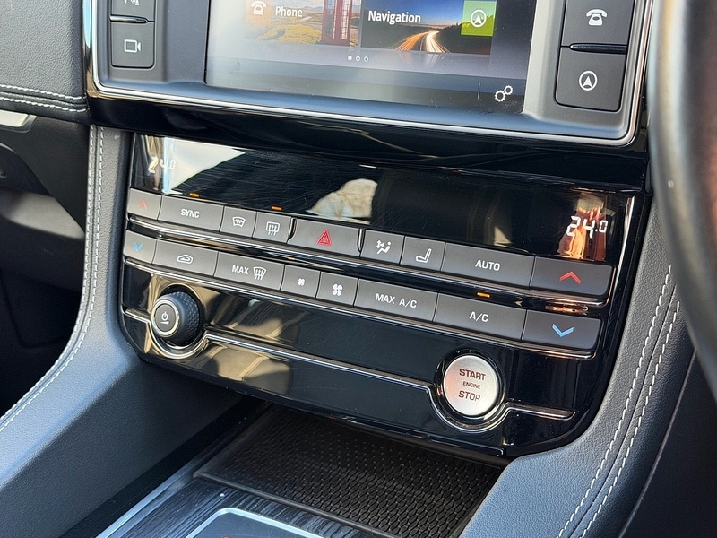 Used Jaguar F-Pace 2017 for sale - 76747982: Photo 43