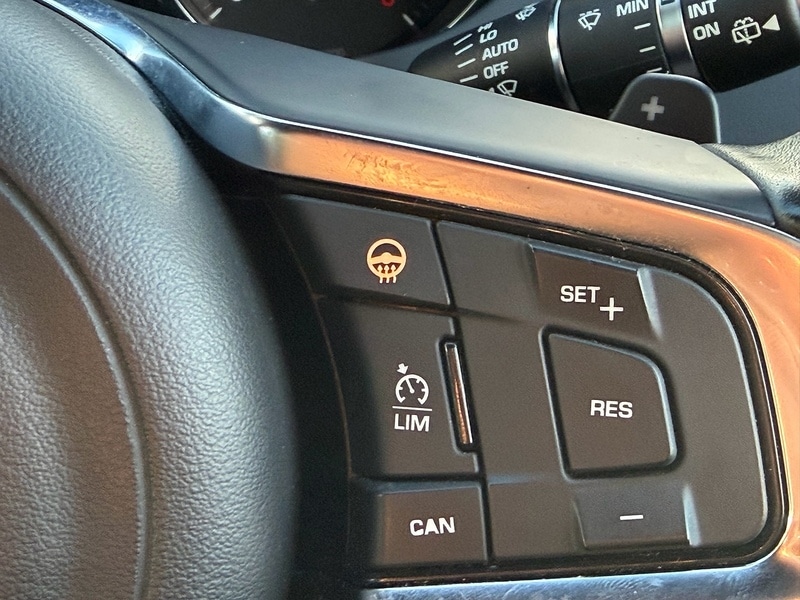 Used Jaguar F-Pace 2017 for sale - 76747982: Photo 54