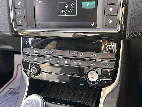 Used Jaguar XE 2017 for sale - 73949160: Photo 23