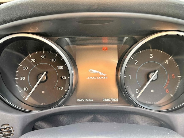 Used Jaguar XE 2017 for sale - 73949160: Photo 7