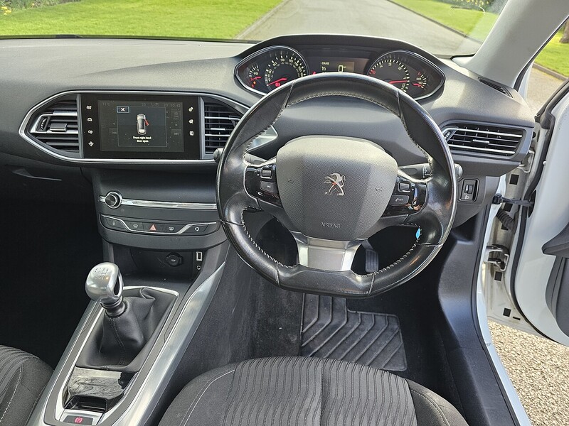 Used Peugeot 308 2015 for sale - 77902533: Photo 15