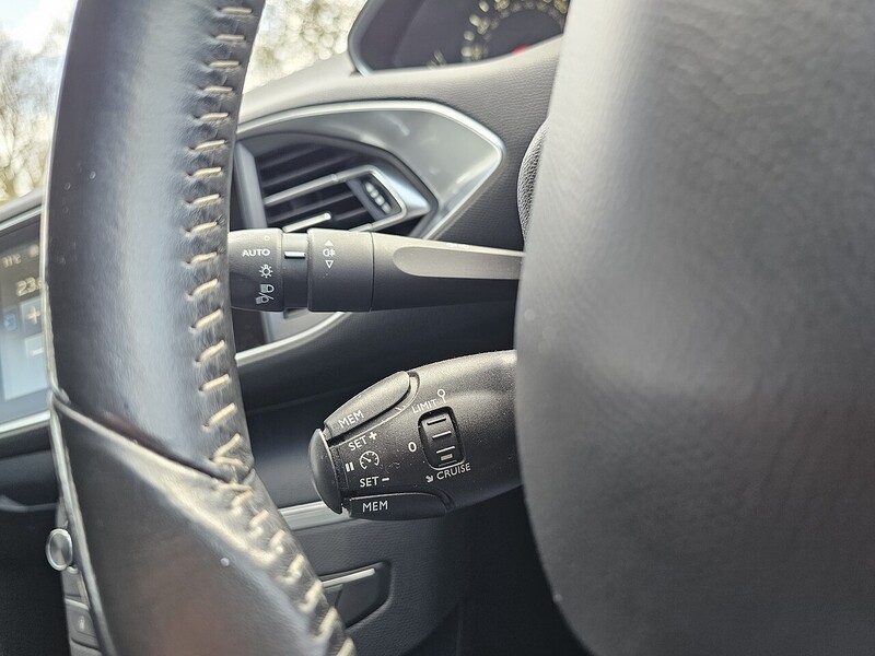 Used Peugeot 308 2015 for sale - 77902533: Photo 28