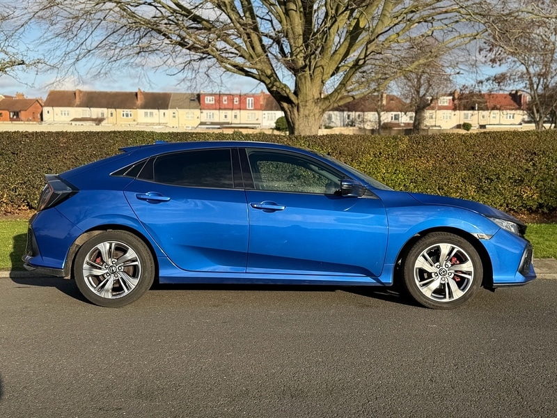Used Honda Civic 2017 for sale - 76941690: Photo 2