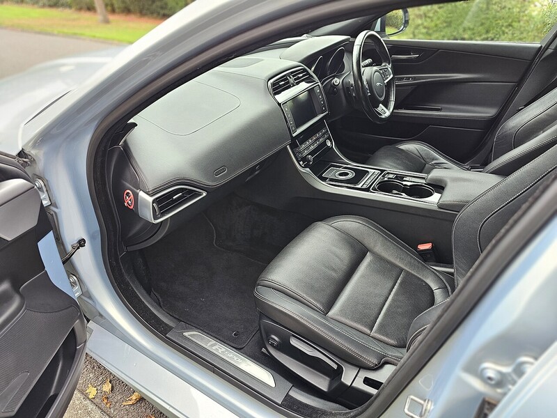 Used Jaguar XE 2015 for sale - 76859855: Photo 32