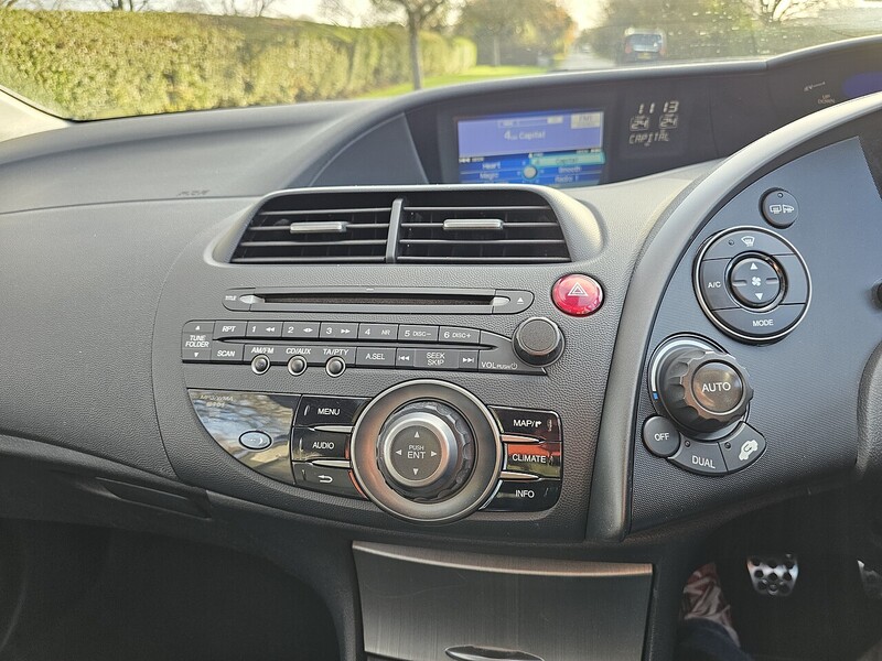 Used Honda Civic 2010 for sale - 76945289: Photo 16