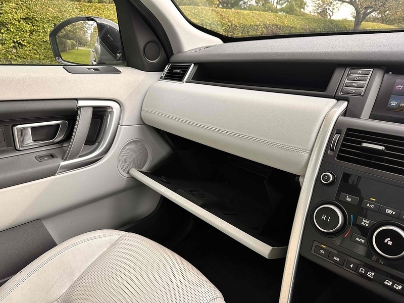 Used Land Rover Discovery Sport 2016 for sale - 76351766: Photo 50