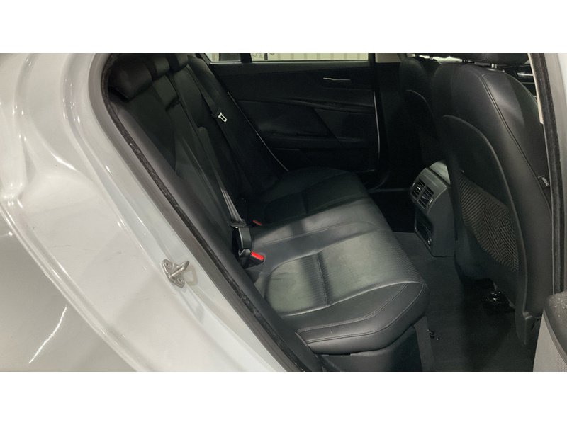 Used Jaguar XE 2015 for sale - 76747984: Photo 5