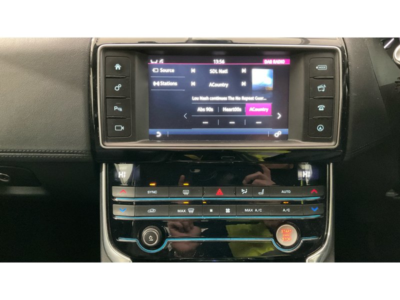 Used Jaguar XE 2015 for sale - 76747984: Photo 6