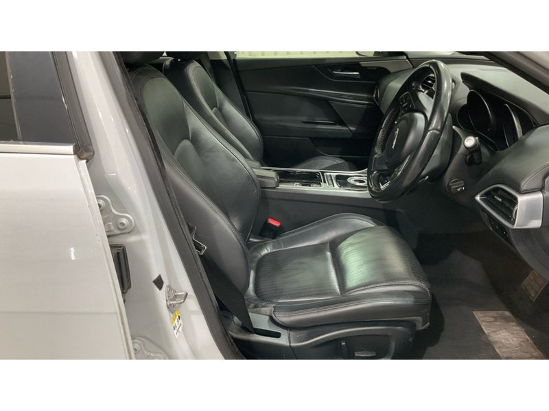 Used Jaguar XE 2015 for sale - 76747984: Photo 8