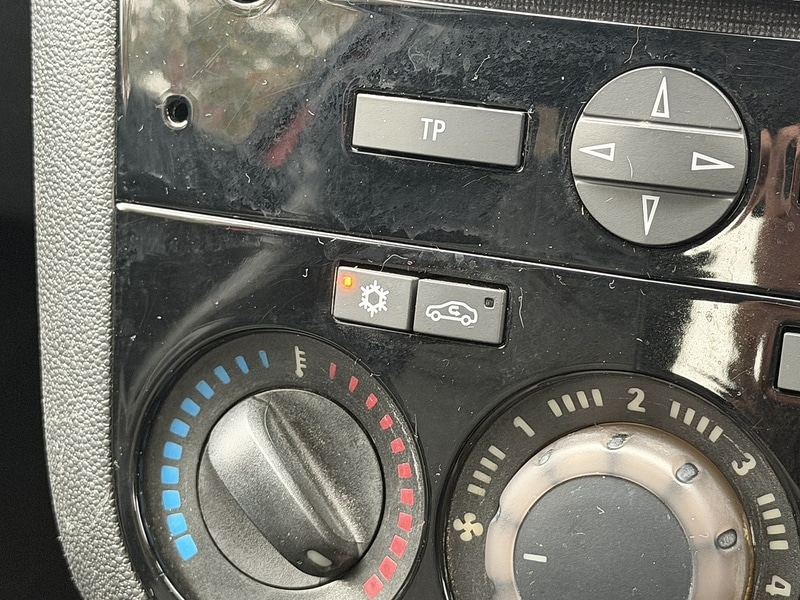 Used Vauxhall Corsa 2010 for sale - 76437082: Photo 30