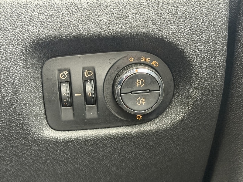 Used Vauxhall Corsa 2010 for sale - 76437082: Photo 33