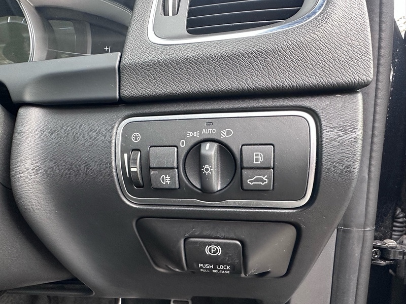 Used Volvo V60 2014 for sale - 78137501: Photo 25