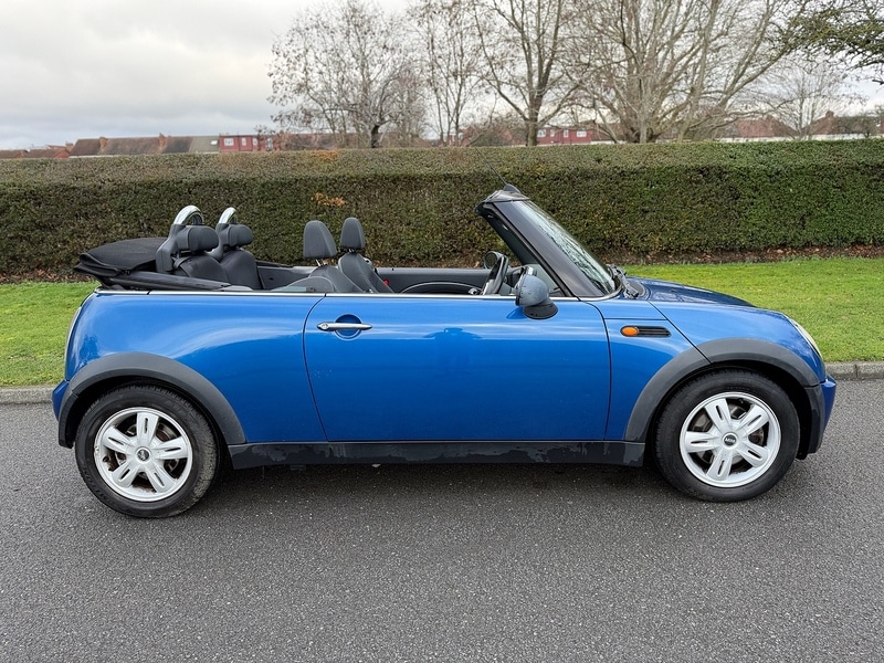 Used MINI Convertible 2007 for sale - 77351169: Photo 2