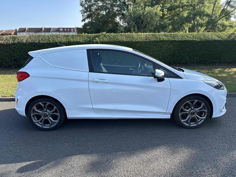 Used Ford Fiesta Van 2021 for sale - 75603927: Photo 2