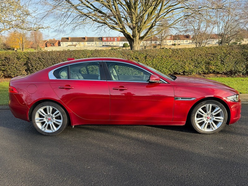 Used Jaguar XE 2016 for sale - 76941680: Photo 2
