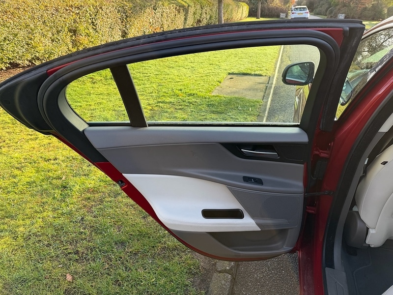 Used Jaguar XE 2016 for sale - 76941680: Photo 26