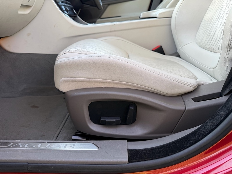 Used Jaguar XE 2016 for sale - 76941680: Photo 29