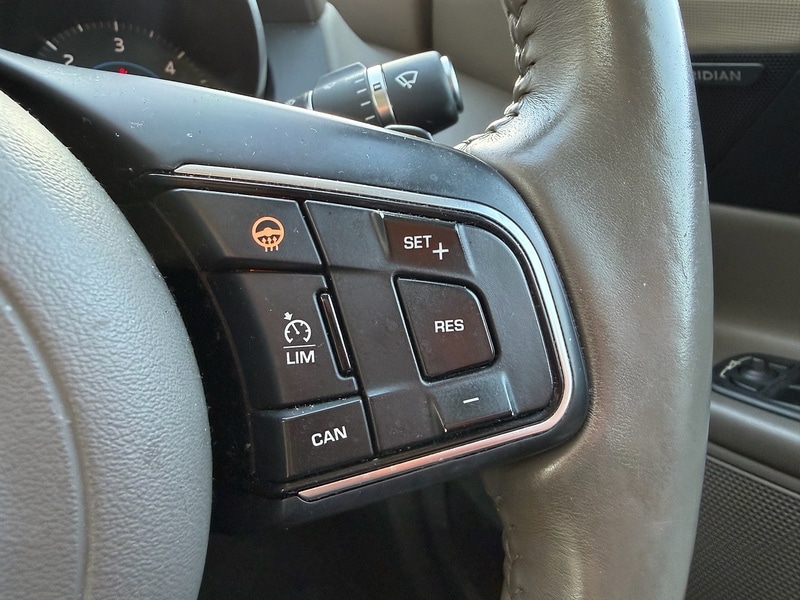 Used Jaguar XE 2016 for sale - 76941680: Photo 35