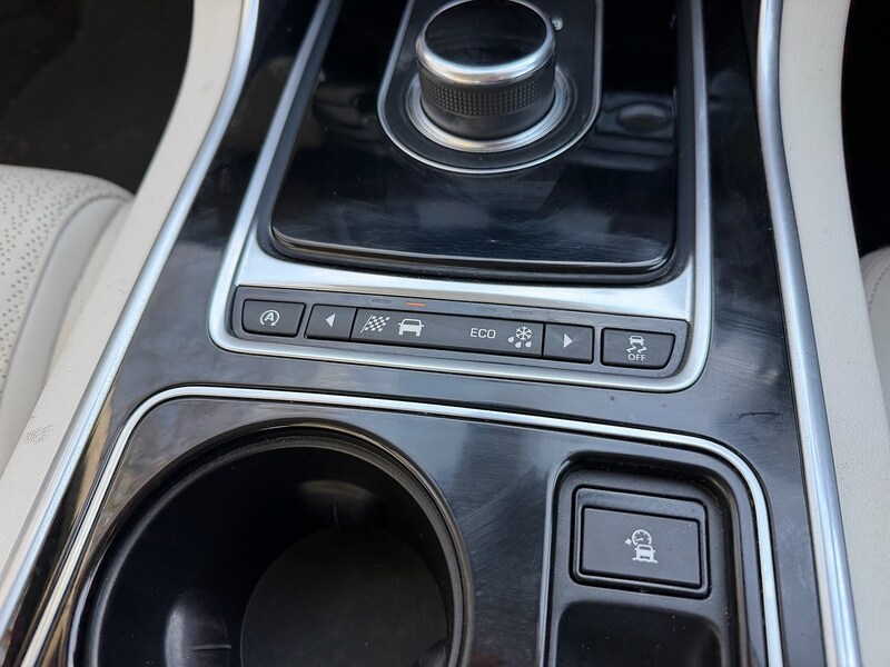 Used Jaguar XE 2016 for sale - 76941680: Photo 39