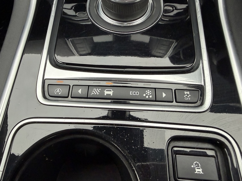 Used Jaguar XE 2016 for sale - 76497001: Photo 31