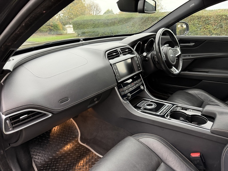 Used Jaguar XE 2016 for sale - 76403219: Photo 17