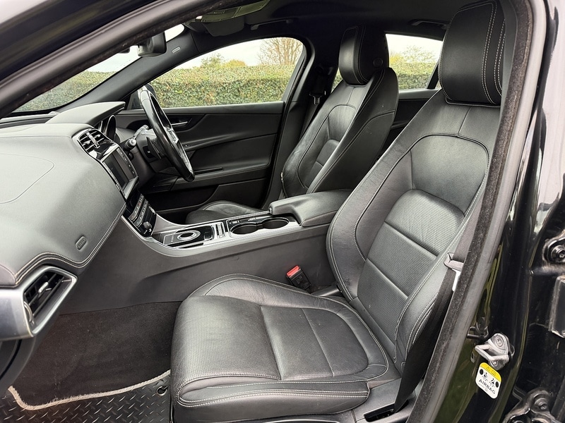 Used Jaguar XE 2016 for sale - 76403219: Photo 18