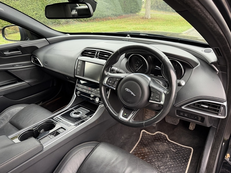 Used Jaguar XE 2016 for sale - 76403219: Photo 23