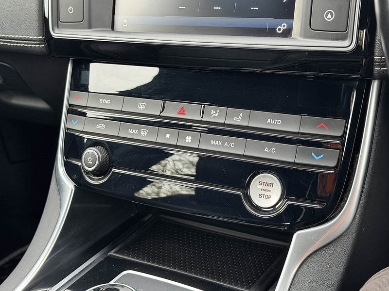 Used Jaguar XE 2016 for sale - 76403219: Photo 29