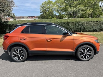 Used Volkswagen T-Roc 2019 for sale - 76496996: Photo