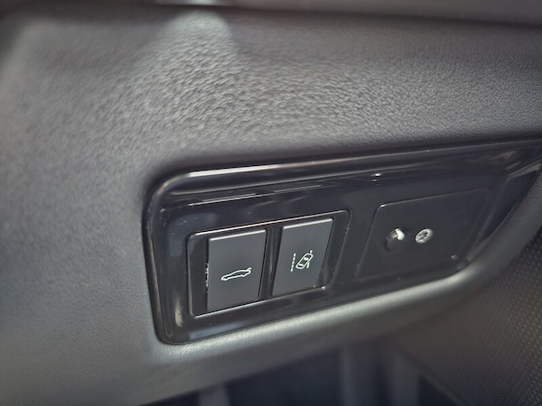 Used Jaguar XE 2015 for sale - 76298536: Photo 25