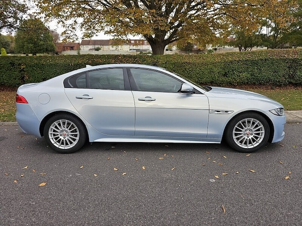 Used Jaguar XE 2015 for sale - 76298536: Photo 2