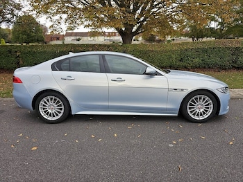 Used Jaguar XE 2015 for sale - 76298536: Photo 2