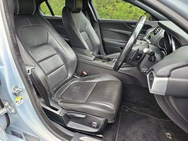 Used Jaguar XE 2015 for sale - 76298536: Photo 31