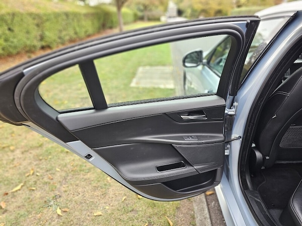 Used Jaguar XE 2015 for sale - 76298536: Photo 43
