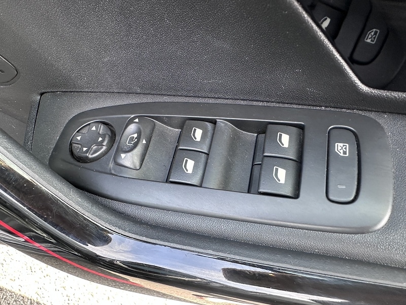 Used Peugeot 2008 2016 for sale - 76576436: Photo 28