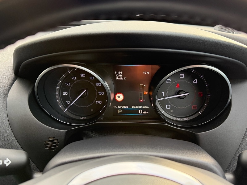 Used Jaguar XE 2015 for sale - 76941694: Photo 14