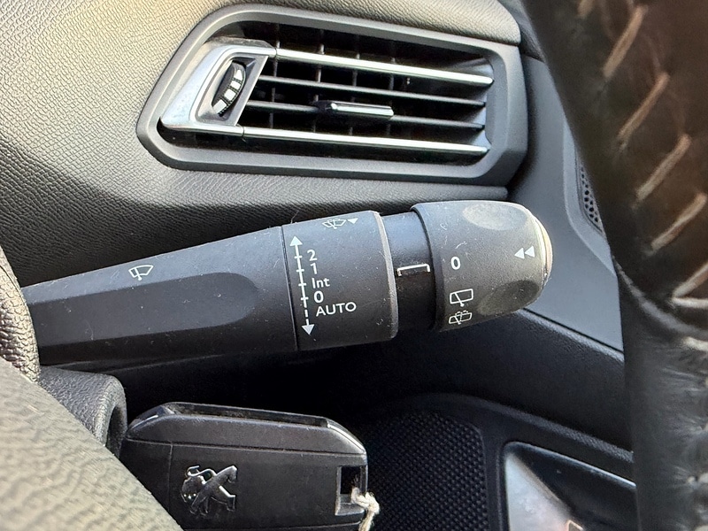 Used Peugeot 308 2016 for sale - 76941696: Photo 29