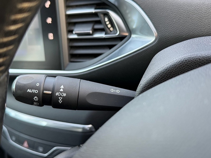 Used Peugeot 308 2016 for sale - 76941696: Photo 30