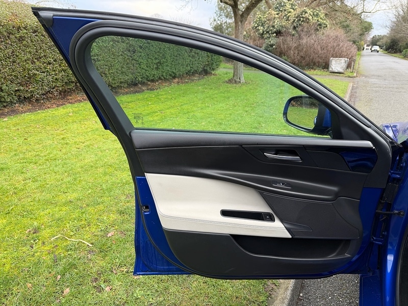 Used Jaguar XE 2019 for sale - 77164678: Photo 29