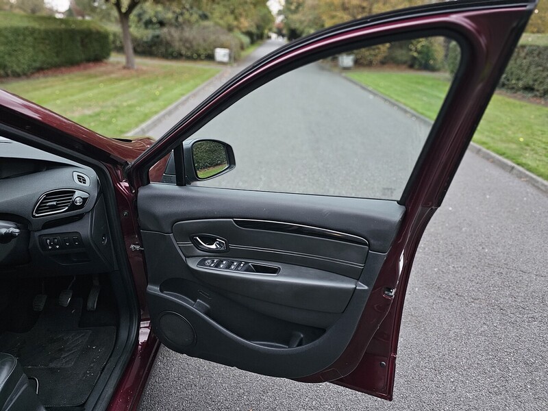 Used Renault Grand Scenic 2015 for sale - 76298535: Photo 42