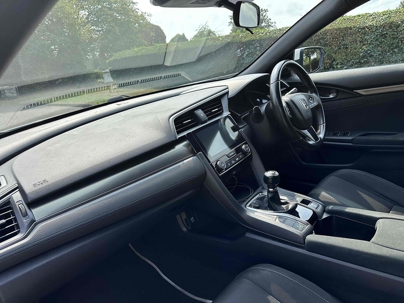 Used Honda Civic 2018 for sale - 76893049: Photo 17