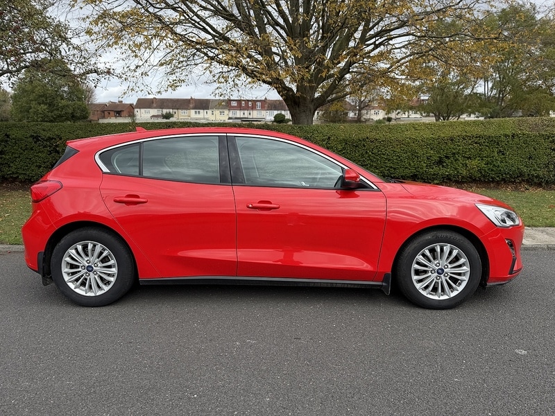 Used Ford Focus 2019 for sale - 76383138: Photo 2