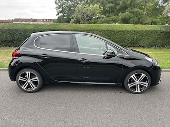 Used Peugeot 208 2016 for sale - 75452925: Photo