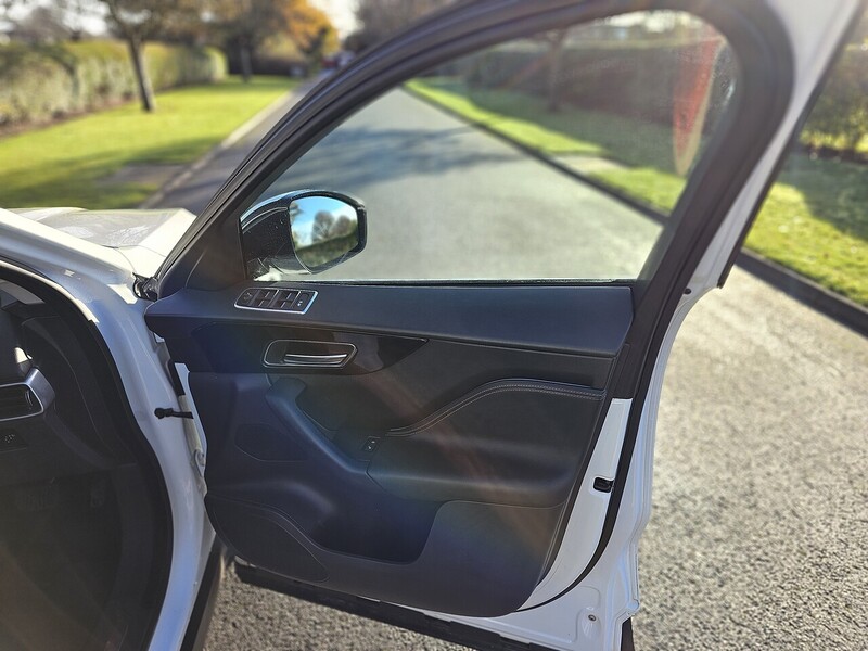 Used Jaguar F-Pace 2016 for sale - 76758758: Photo 40