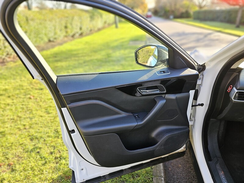 Used Jaguar F-Pace 2016 for sale - 76758758: Photo 41