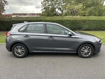 Used Hyundai i30 2017 for sale - 76232365: Photo 2