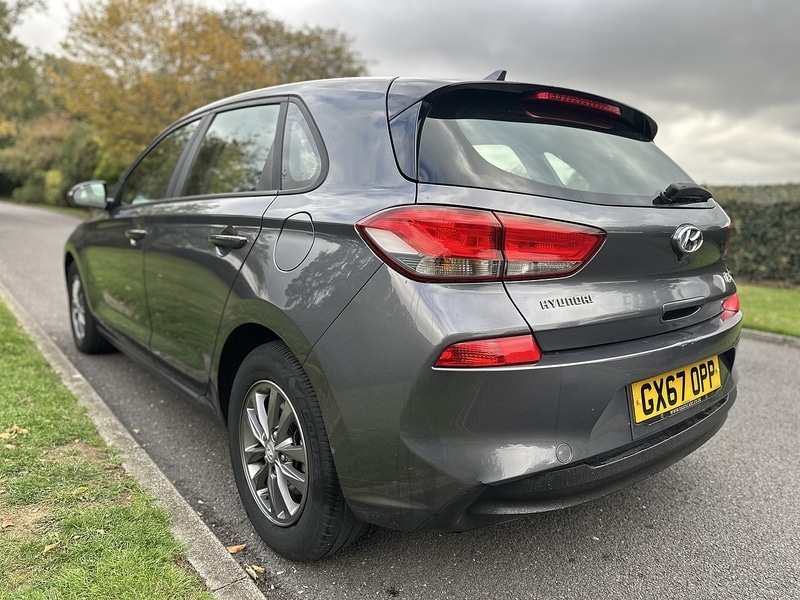 Used Hyundai i30 2017 for sale - 76232365: Photo 8